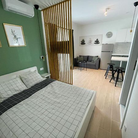 Modern Studio Overlooking Downtown Макарська Екстер'єр фото