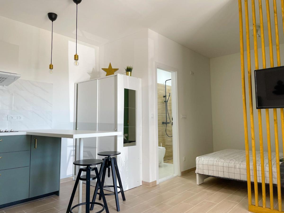 Modern Studio Overlooking Downtown Макарська Екстер'єр фото