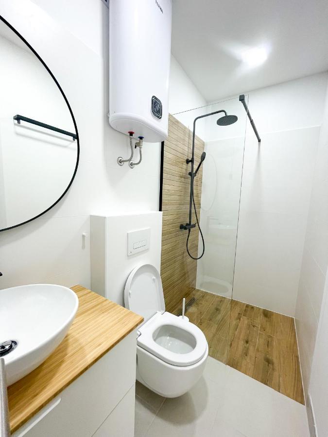 Modern Studio Overlooking Downtown Макарська Екстер'єр фото